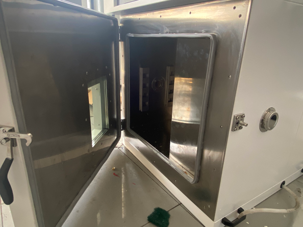 高低溫試驗箱內(nèi)部進入灰塵該如何處理呢？