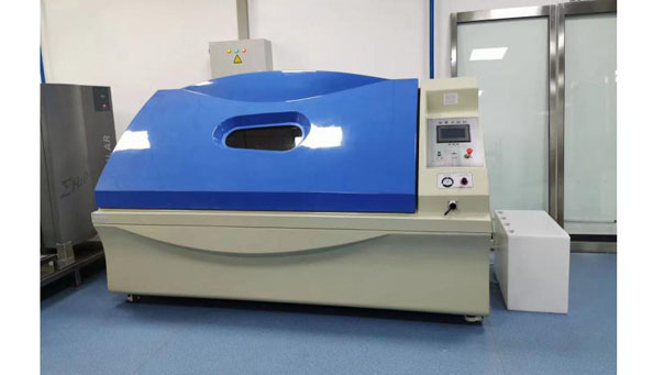 復(fù)合鹽霧交變?cè)囼?yàn)：新能源汽車(chē)安全性核心防線(xiàn)